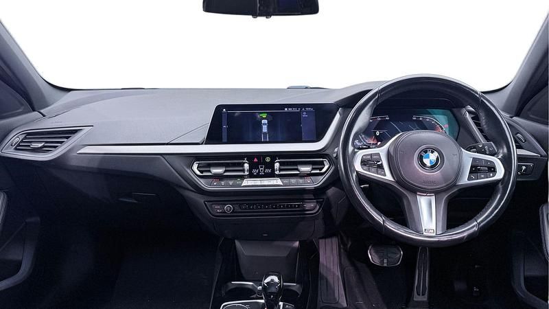 Used BMW 118 M Sport 134 HP (98 kW) 2021 White Hatchback