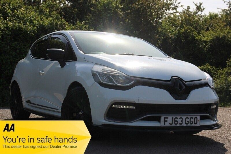 White Used 2013 Renault Clio IV Hatchback | £5,990 (Fair price) - Image 1/3