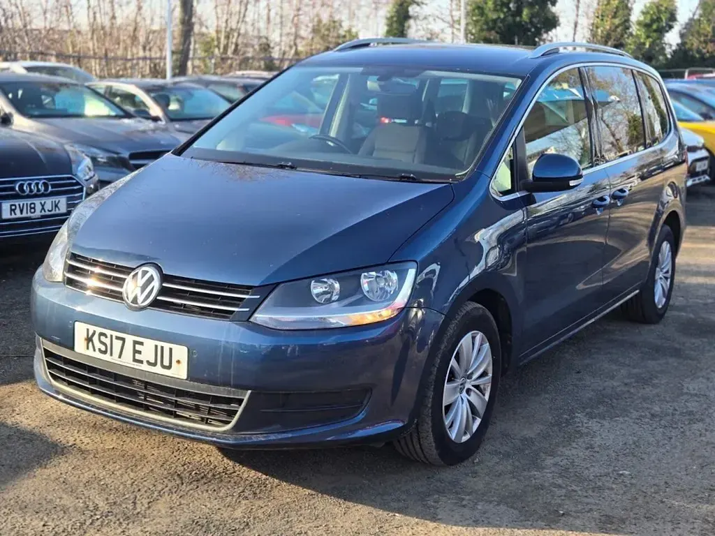 Usado VW Sharan SE 150 HP (110 kW) 2017 Azul Monovolume