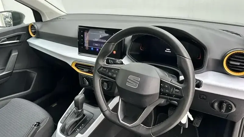 Używany Seat Arona SE Technology 115 KM (84 kW) 2025 Zielony SUV