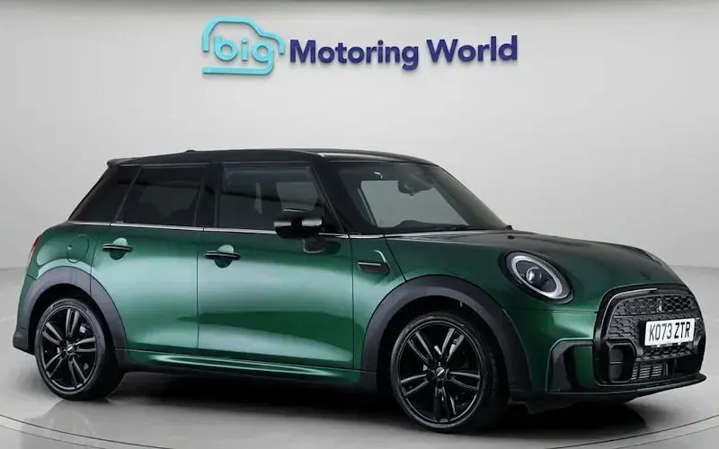 Used Mini Cooper Hatch 136 HP (100 kW) 2024 Hatchback