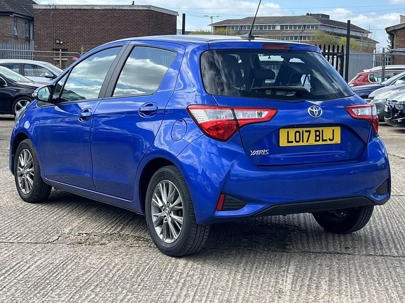 Used Toyota Yaris 111 HP (81 kW) 2017 Blue Hatchback