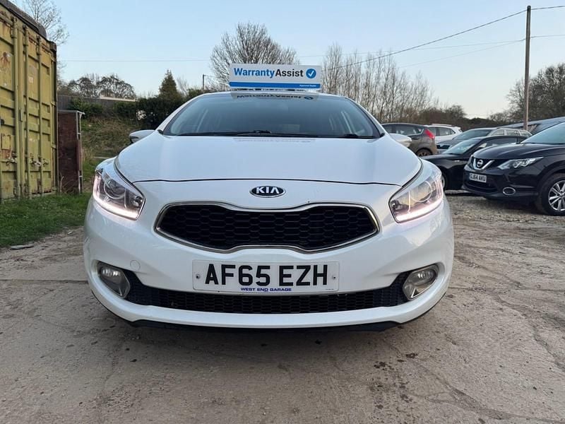 Used Kia Ceed 126 HP (92 kW) 2015 White Hatchback