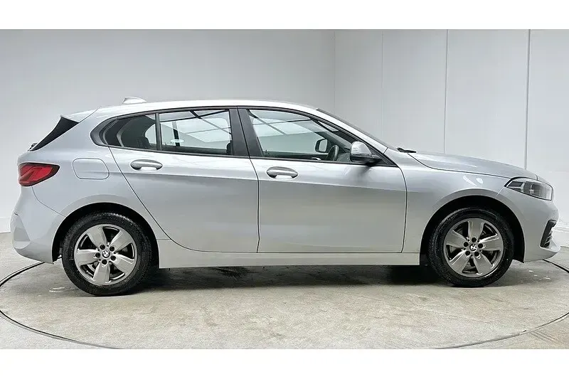 Used BMW 118 Comfort Edition 2020 Glacier silver Hatchback