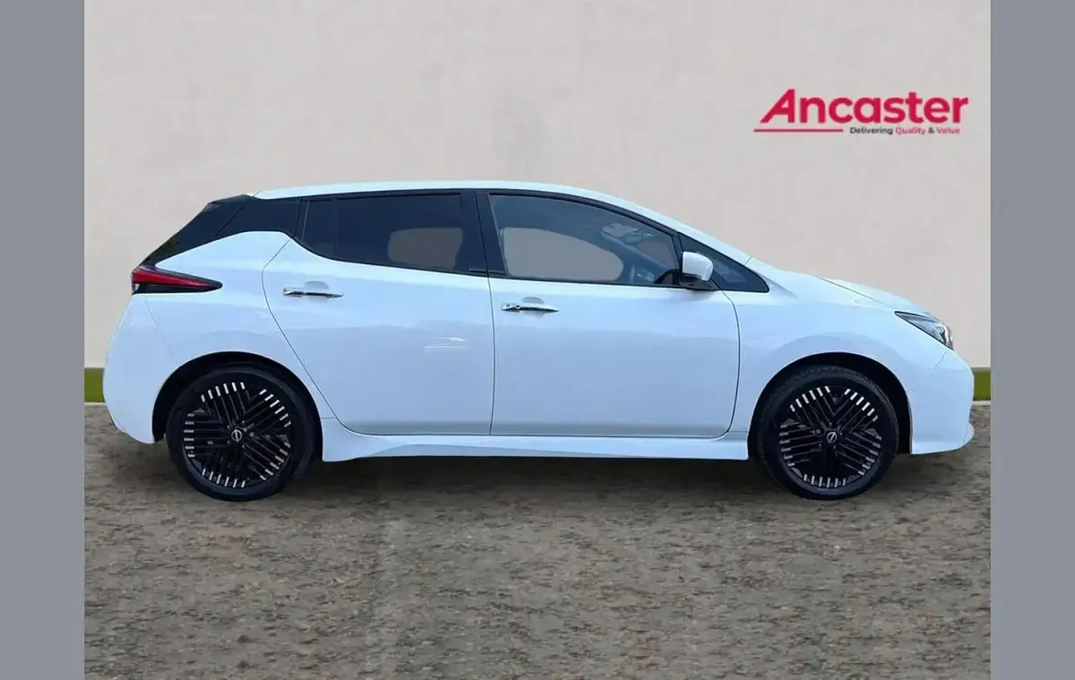 Used Nissan Leaf N-Connecta 110 kW (150 HP) 2022 White Hatchback