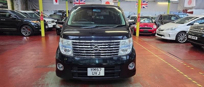 Używany Nissan Elgrand 2022 Czarny Minivan