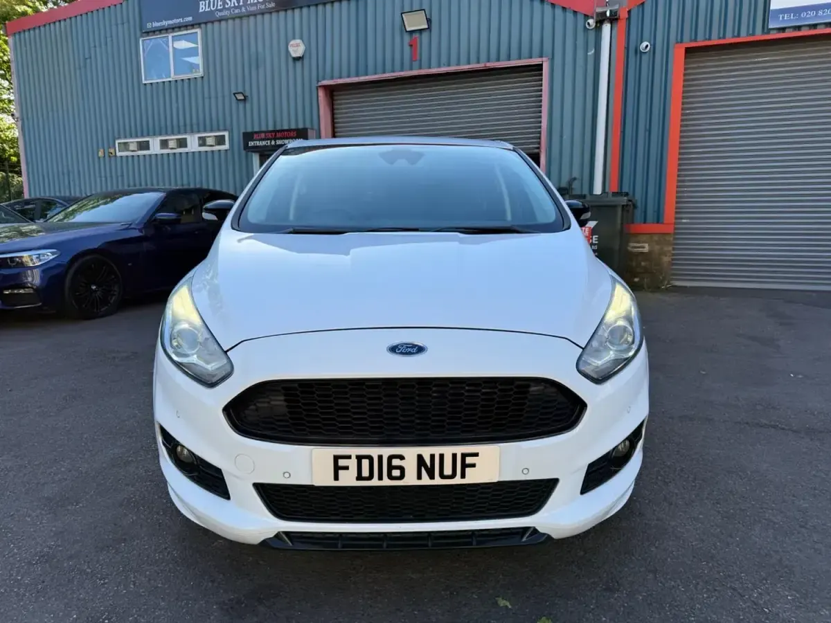 Begagnad Ford S-MAX Sport 2016 Vit Minibuss