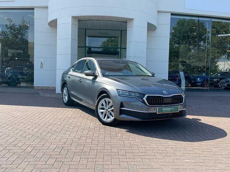 Graphite grey metallic New 2025 Skoda Octavia SE Technology Hatchback | £27,990 (Expensive) - Image 1/4