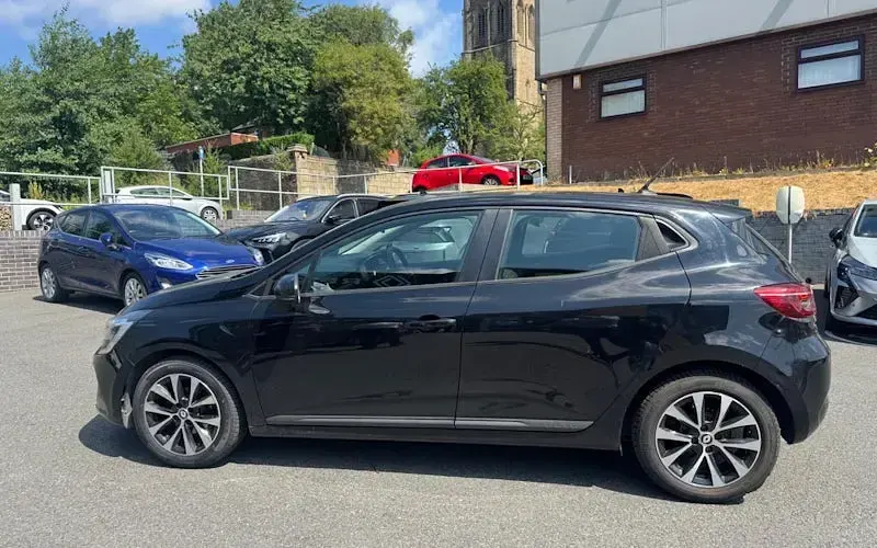 Used Renault Clio Iconic 90 HP (66 kW) 2022 Hatchback