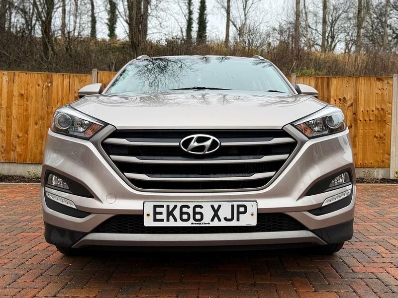 Used Hyundai Tucson SE 116 HP (85 kW) 2016 Beige SUV