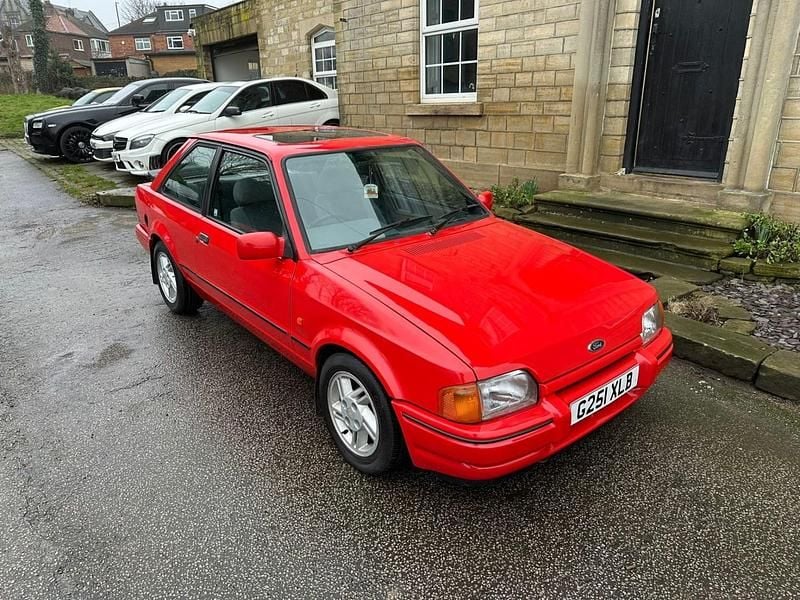 Used Ford Escort 105 HP (77 kW) 1989 Red Hatchback