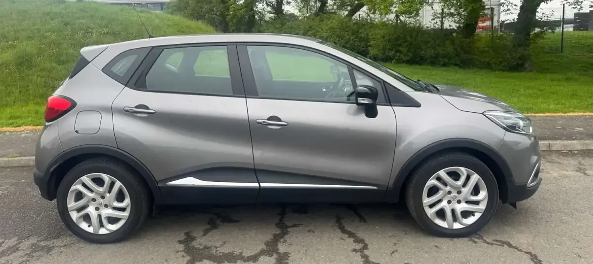 Usado Renault Captur Dynamique 90 HP (66 kW) 2015 Cinzento SUV