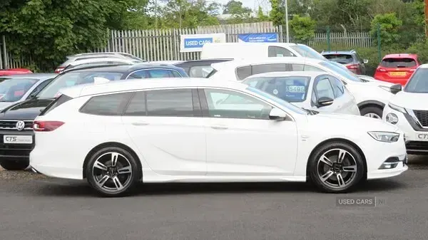 Used Vauxhall Insignia SRi 167 HP (122 kW) 2017 White Estate