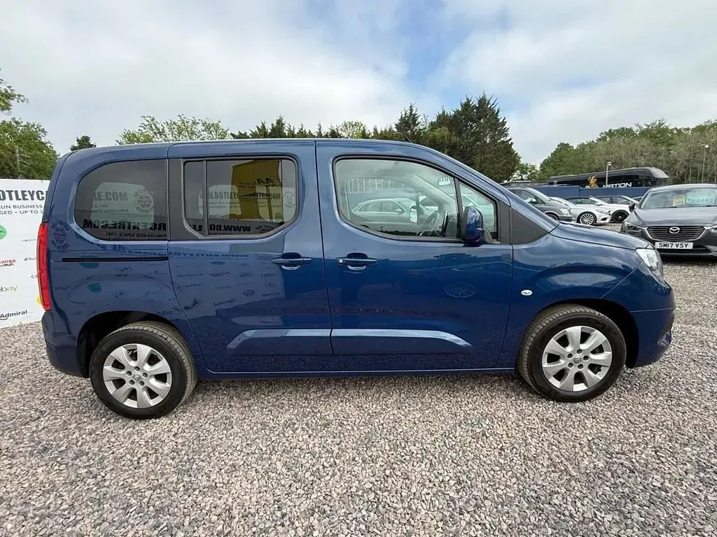 Used Vauxhall Combo S 130 HP (95 kW) 2021 Blue MPV