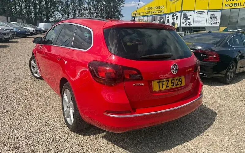 Used Vauxhall Astra SRi 116 HP (85 kW) 2015 Estate