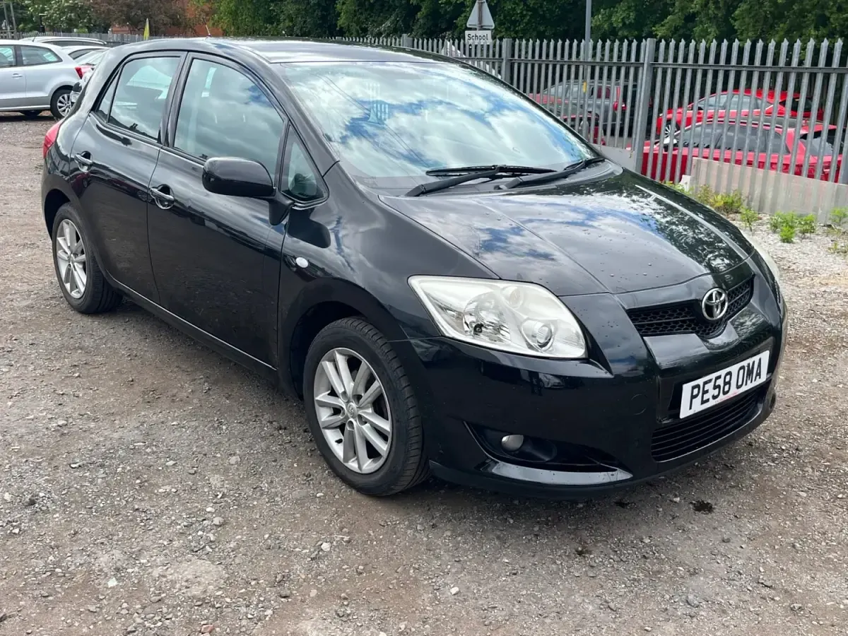 Usado Toyota Auris 124 HP (91 kW) 2008 Preto Citadino