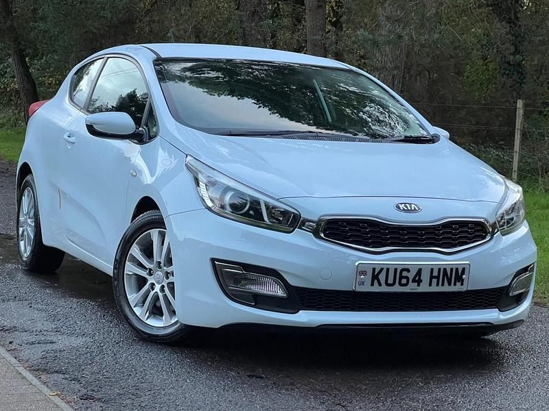 Used Kia ProCeed 98 HP (72 kW) 2015 White Hatchback