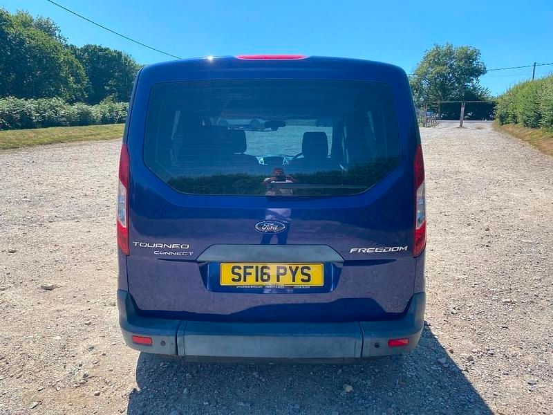 Used Ford Tourneo Connect 2016 Deep inpact blue MPV