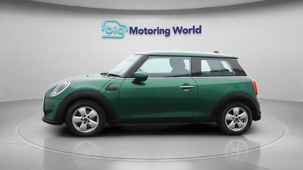 Usado Mini Cooper Classic 136 HP (100 kW) 2022 Verde Citadino