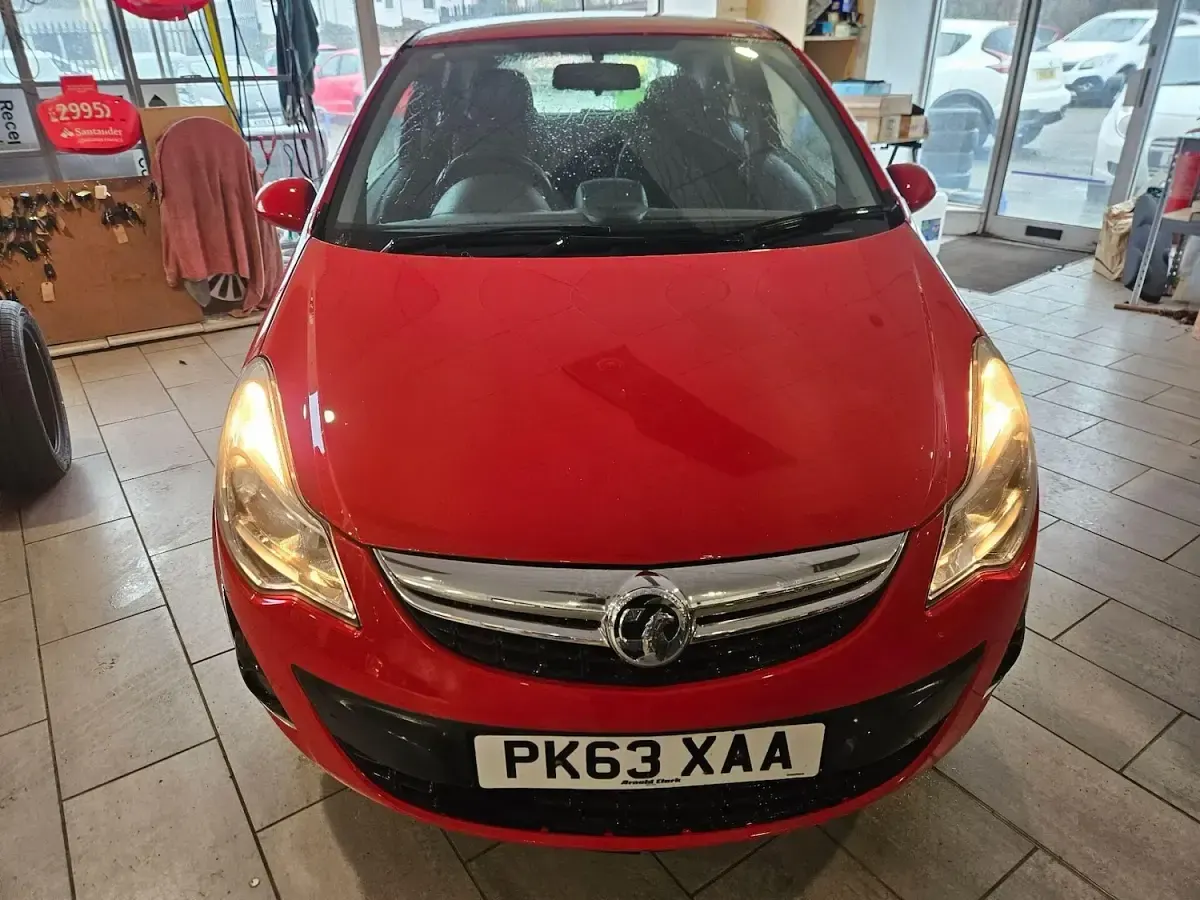 Used Vauxhall Corsa 83 HP (61 kW) 2013 Red Hatchback