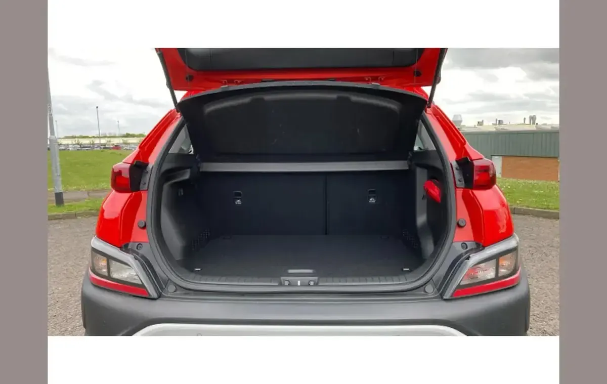 Gebraucht Hyundai Kona SE 141 PS (103 kW) 2021 Rot SUV