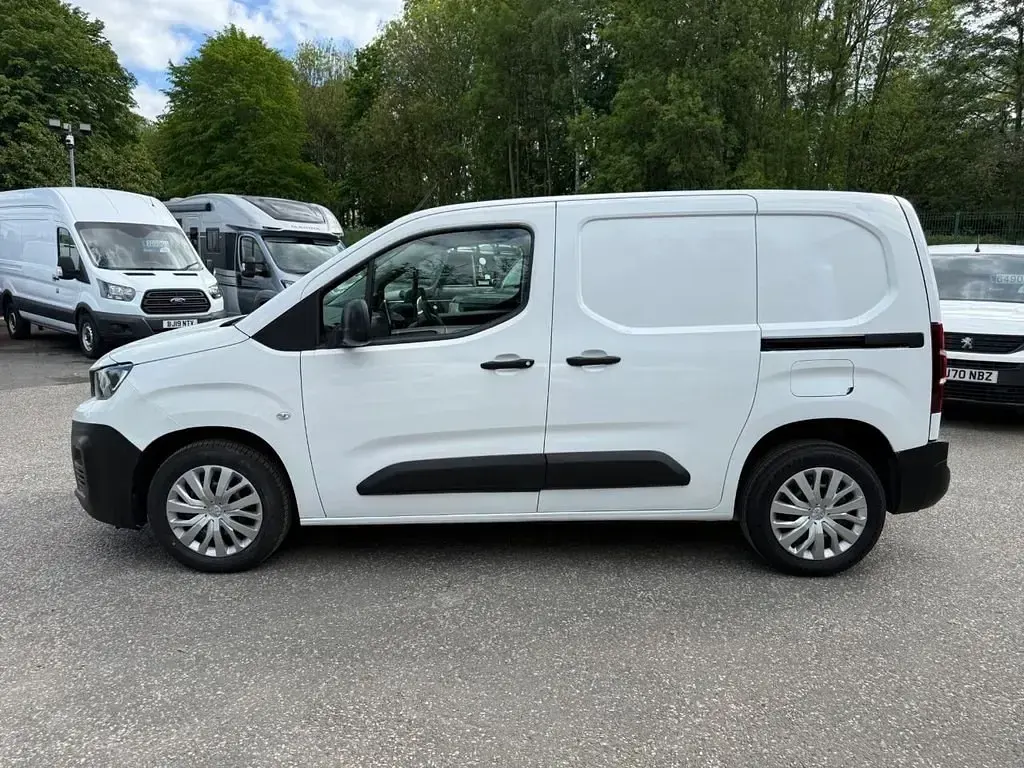 Gebraucht Peugeot Partner 2019 Weiß Van / Kleinbus
