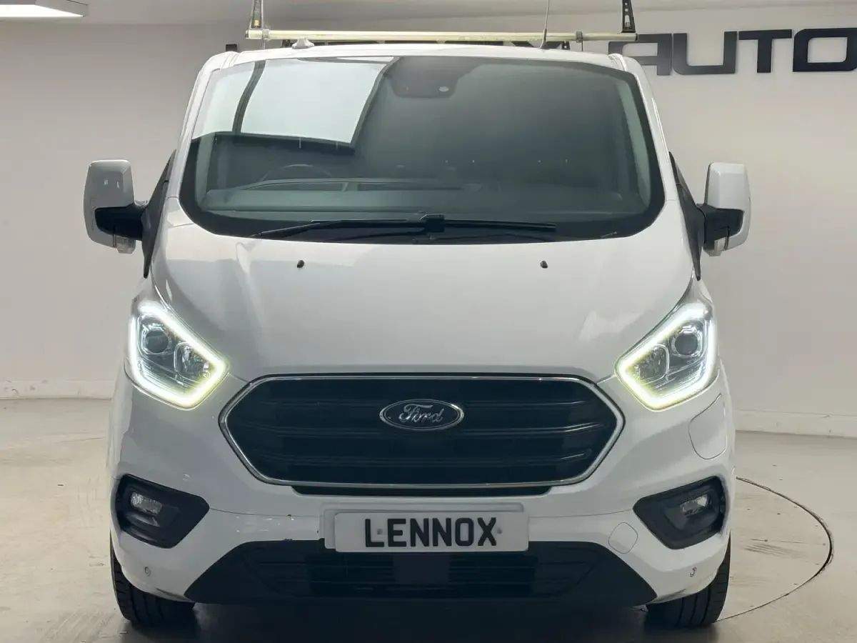 Used Ford Transit Custom Limited 126 HP (92 kW) 2022 White Van