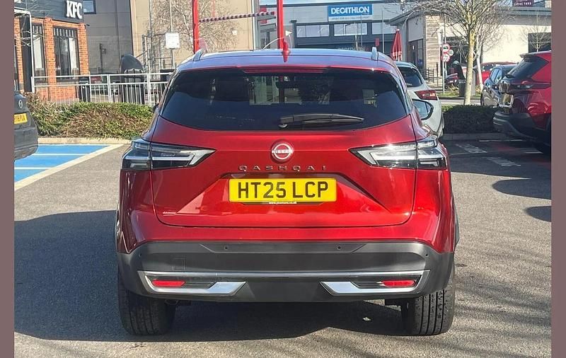 Used Nissan Qashqai N-Connecta 155 HP (114 kW) 2025 Red SUV
