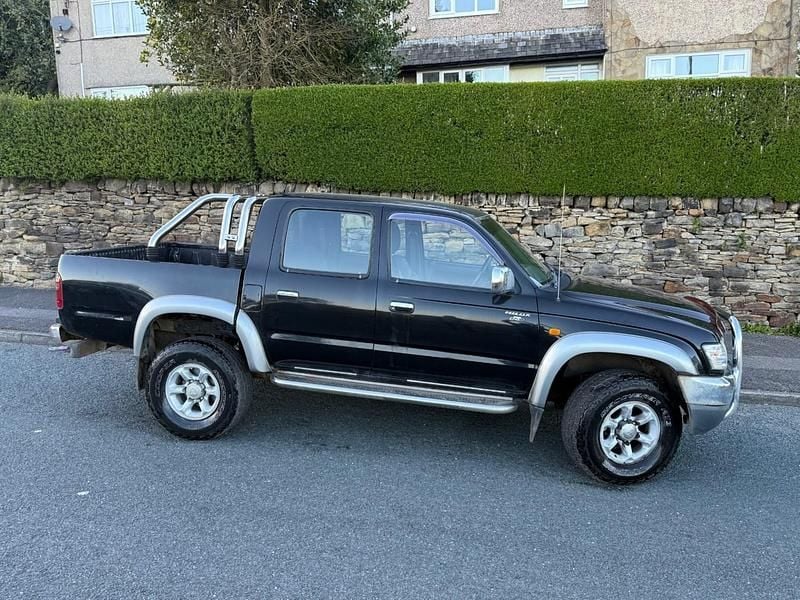 Used Toyota HiLux 2002 Black Pickup