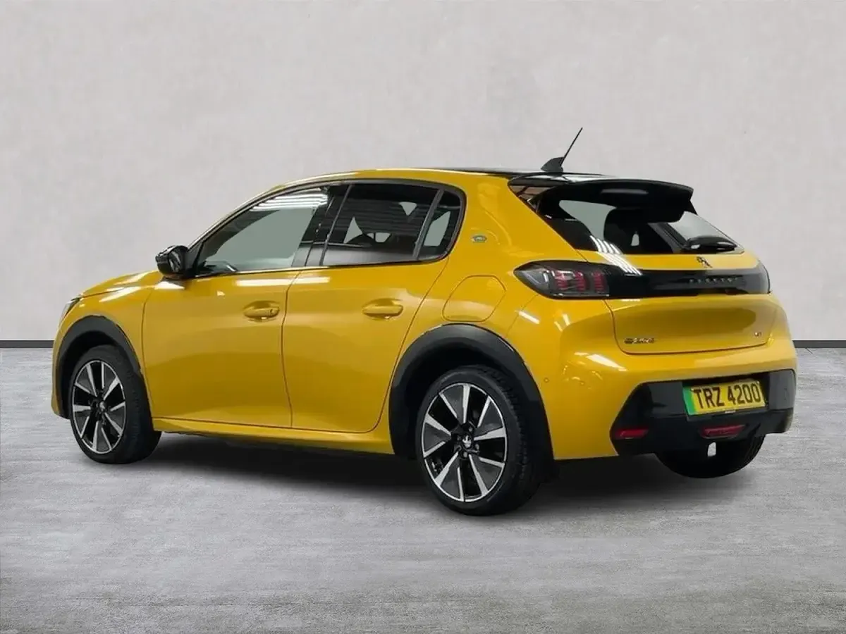 Used Peugeot e-208 Premium 100 kW (136 HP) 2022 Yellow Hatchback