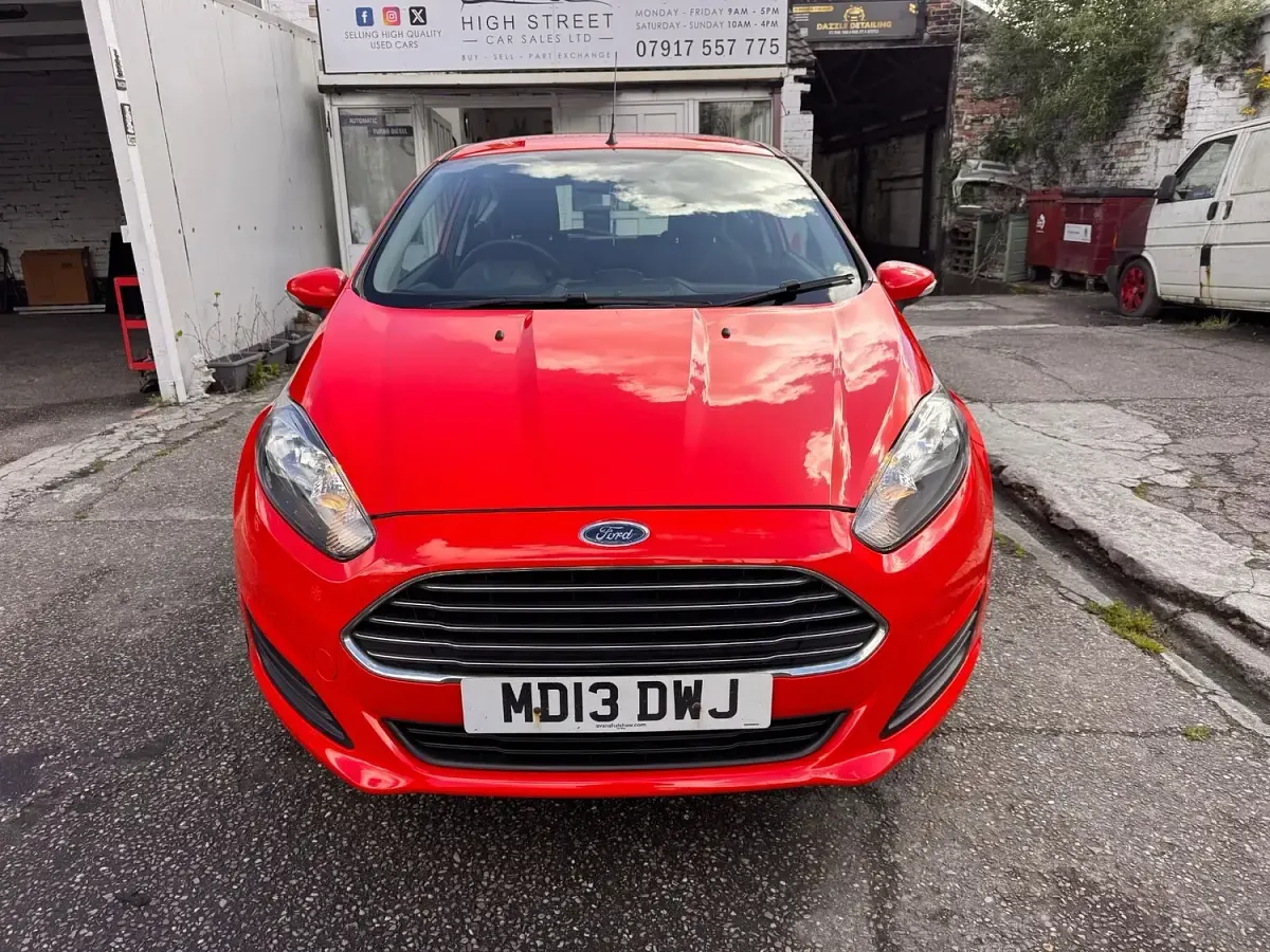 Used Ford Fiesta Style 82 HP (60 kW) 2013 Red Hatchback