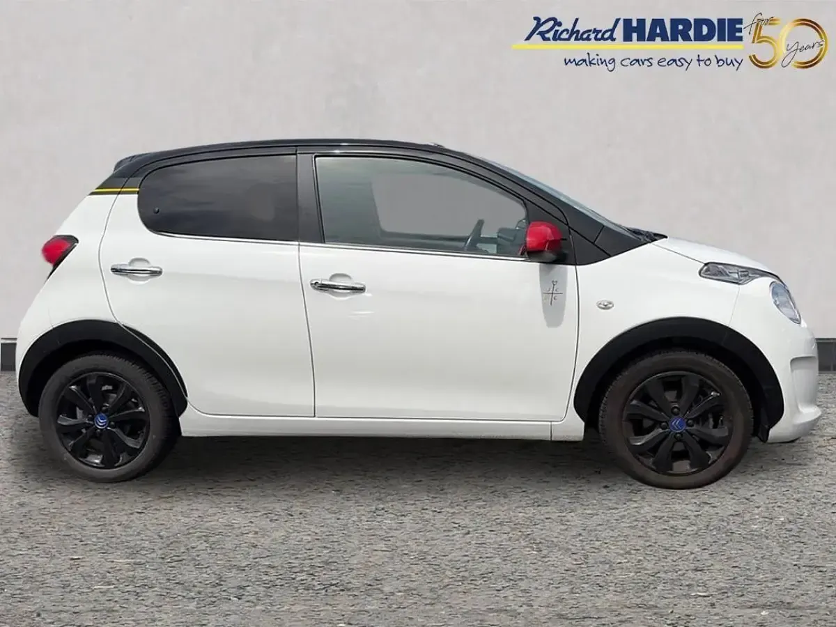 Used Citroën C1 71 HP (52 kW) 2021 White Hatchback