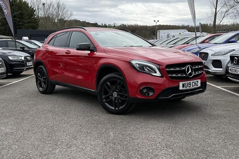 Used Mercedes GLA180 Urban 122 HP (89 kW) 2019 Red SUV