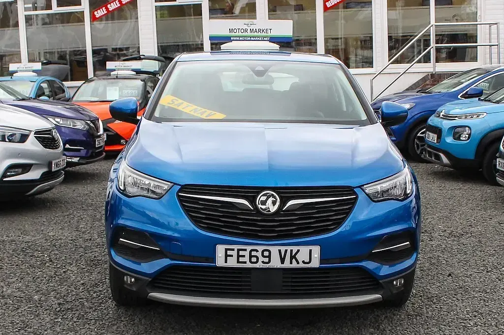 Used Vauxhall Grandland X Business Edition 130 HP (95 kW) 2019 Blue SUV