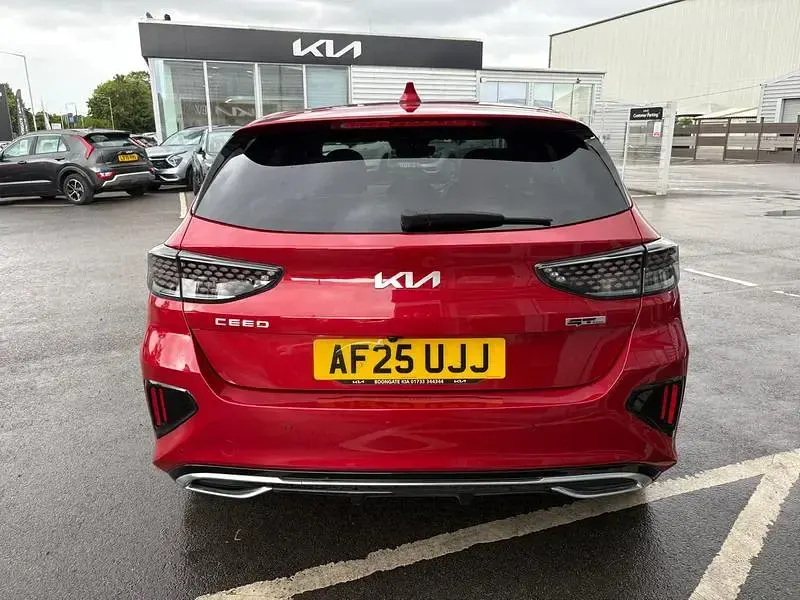 Used Kia Ceed GT-Line 138 HP (101 kW) 2025 Red Hatchback