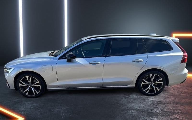 Used Volvo V60 R-Design 349 HP (256 kW) 2021 Estate