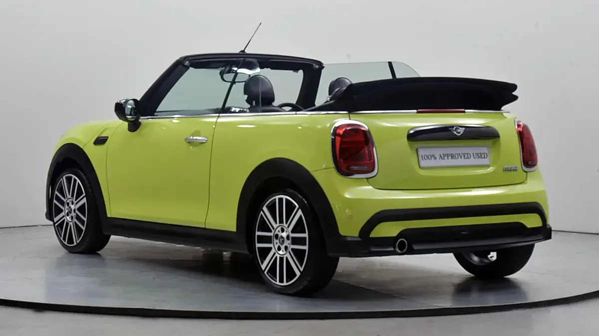 Used Mini Cooper Exclusive 154 HP (113 kW) 2023 Yellow Hatchback