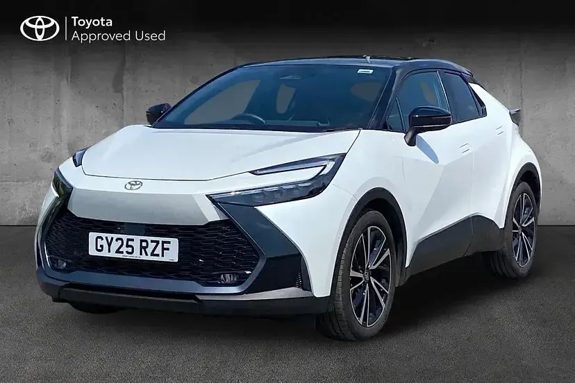Used Toyota C-HR 138 HP (101 kW) 2025 Platinum white SUV