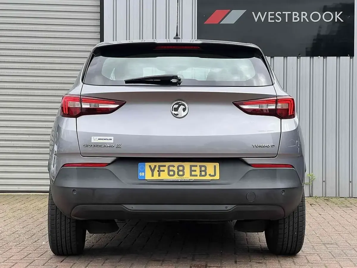 Used Vauxhall Grandland X S 130 HP (95 kW) 2018 Grey SUV
