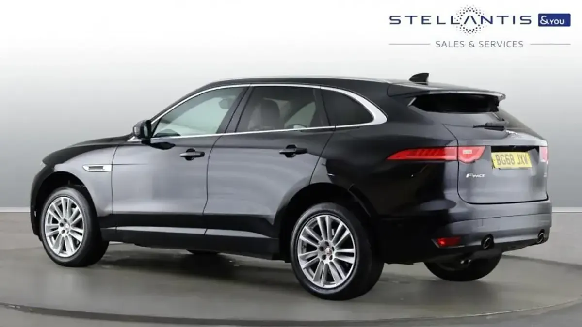 Used Jaguar F-Pace Portfolio 247 HP (181 kW) 2018 Black SUV
