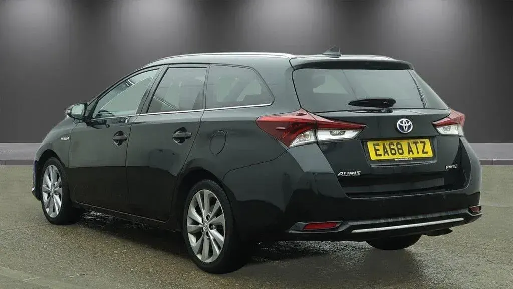 Used Toyota Auris Hybrid 136 HP (100 kW) 2018 Black Estate