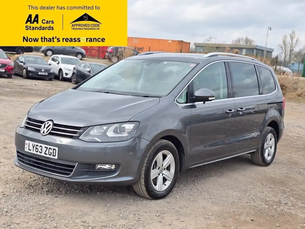 Usado VW Sharan SE 150 CV (110 kW) 2014 Gris Monovolumen