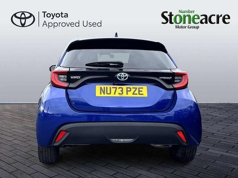 Used Toyota Yaris Hybrid Design 113 HP (83 kW) 2023 Blue Hatchback