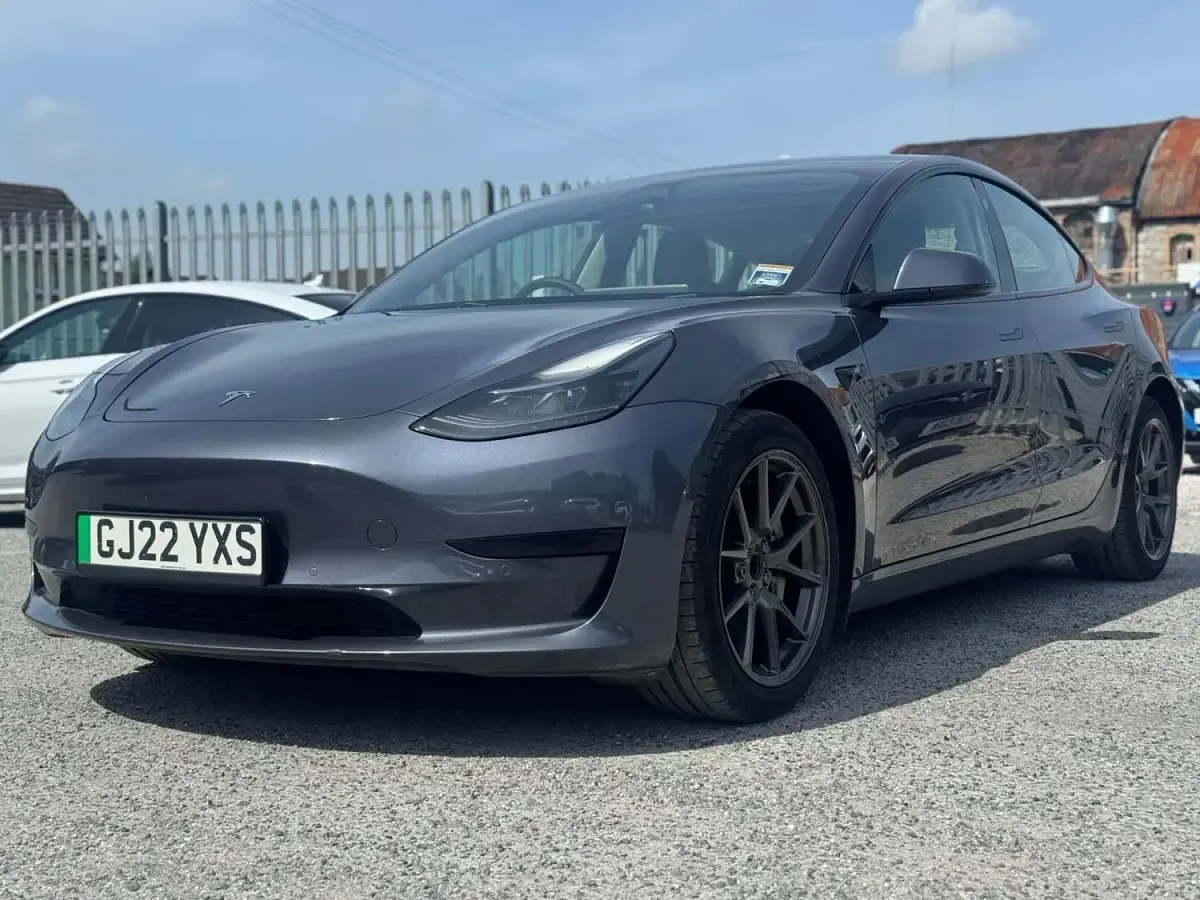 Usado Tesla Model 3 Standard Range 366 kW (498 CV) 2022 Gris Berlina