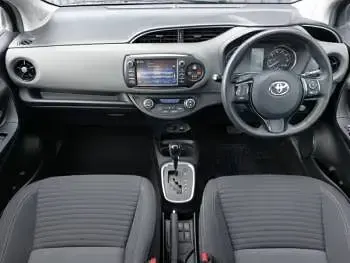 Used Toyota Yaris Hybrid 100 HP (73 kW) 2019 Grey Hatchback