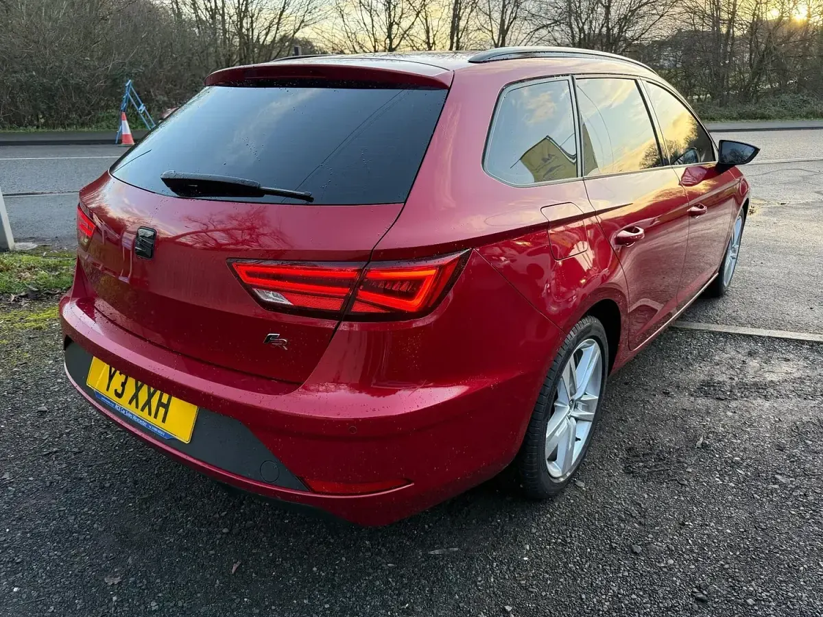 Usata Seat Leon FR 150 CV (110 kW) 2020 Rosso Station wagon
