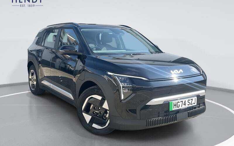 Used 2025 Kia EV3 Air SUV | £31,999 (Super price) - Image 1/4