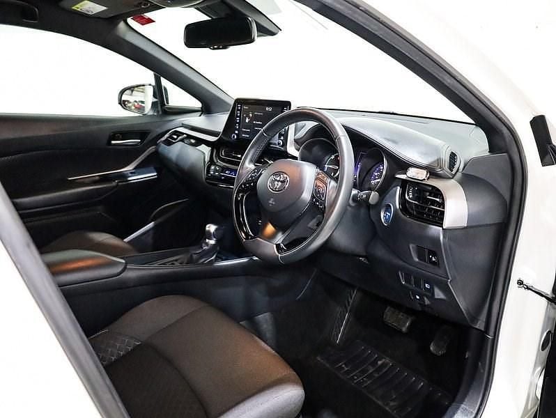 Used Toyota C-HR 122 HP (89 kW) 2020 White SUV