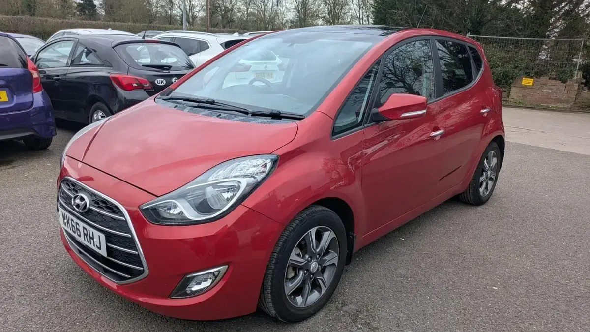 Usado Hyundai ix20 Premium 125 CV (91 kW) 2016 Rojo Utilitario