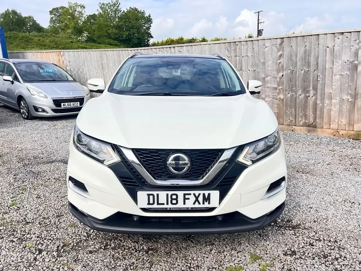 Used Nissan Qashqai N-Connecta 110 HP (80 kW) 2018 White SUV